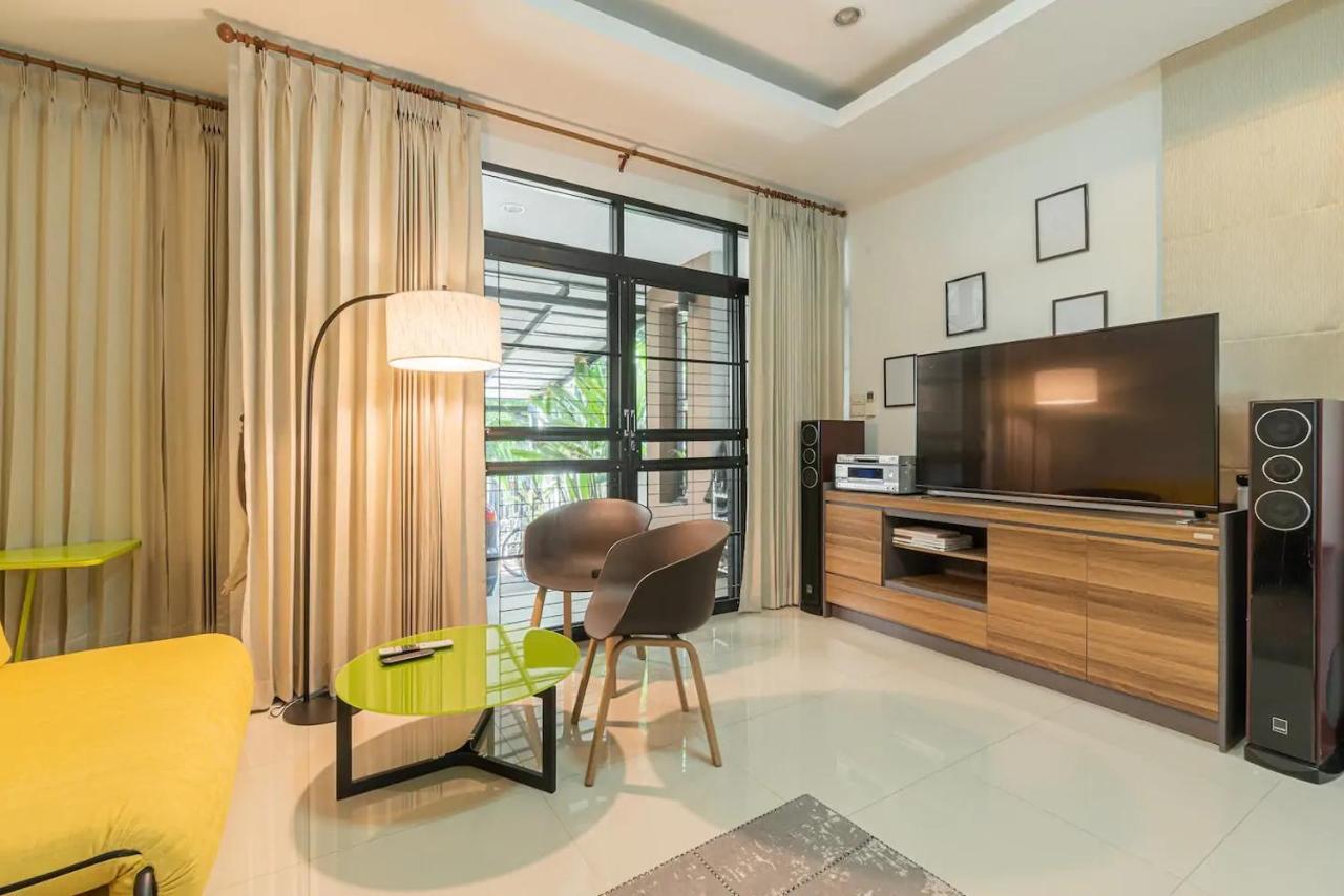 Loft Style Townhouse Near Old City Chiang Mai Exterior foto